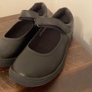 ☃️New girls size 3 shoes.